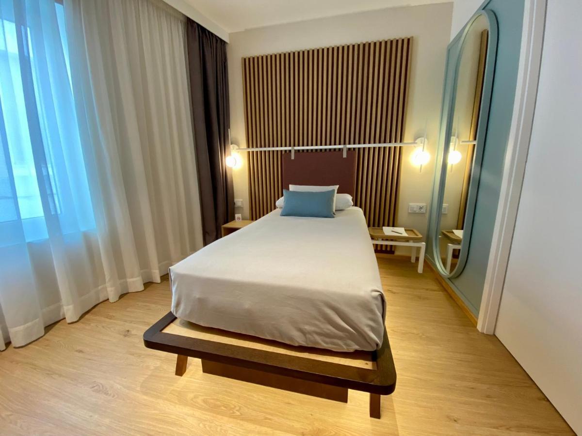 Hotel Leonor Conil Конил-де-ла-Фронтера Екстериор снимка